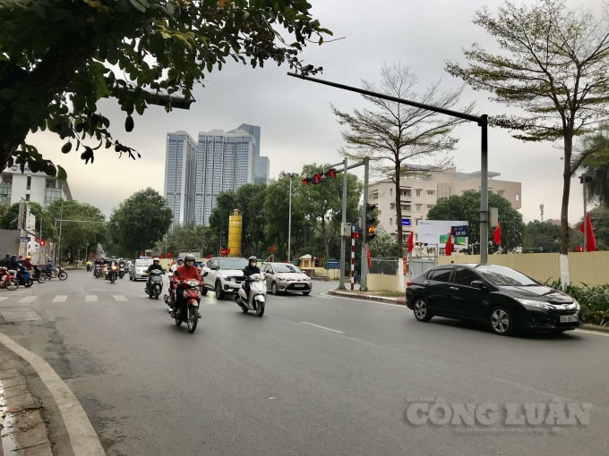 Ngày đầu tiên đi làm trở lại sau kỳ nghỉ Tết Nguyên đán Tân Sửu 2021 kéo dài 7 ngày, đường phố Hà Nội thông thoáng hơn so với mọi năm