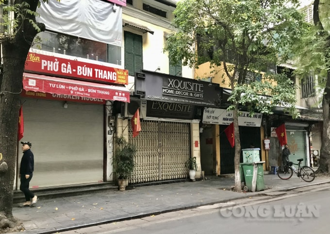 Nhiều hàng quán đóng cửa để phòng chống dịch bệnh Covid-19 theo chỉ đạo của Thành phố Hà Nội