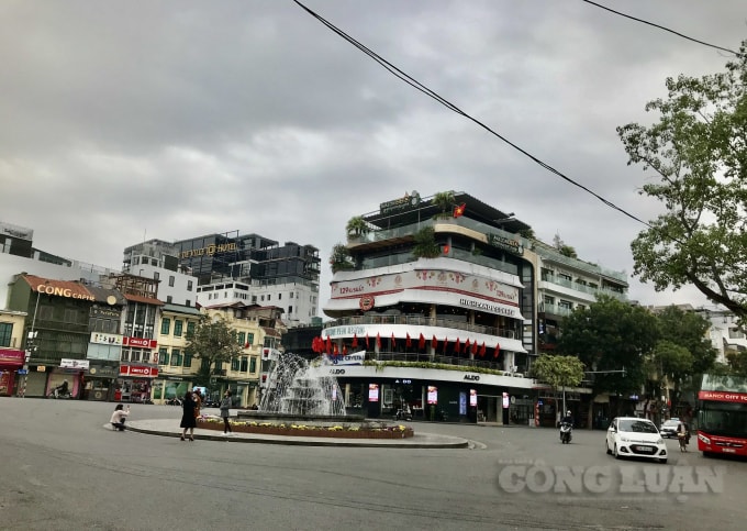 Khu vực quảng trường Đông Kinh Nghĩa Thục vắng bóng người qua lại