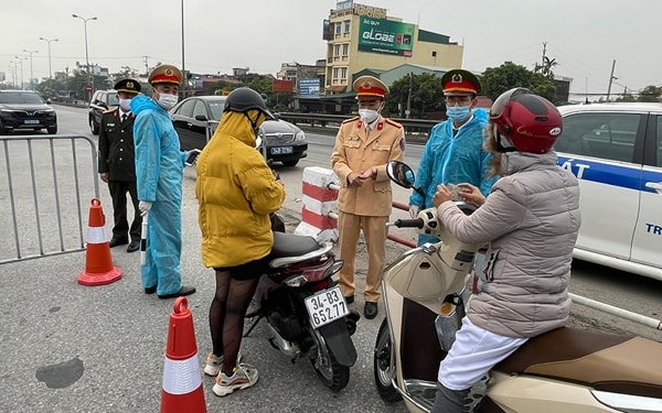 Thủ tướng cho phép UBND các tỉnh, thành phố quyết định áp dụng các biện pháp phòng chống dịch COVID-19 phù hợp với hoàn cảnh, điều kiện địa phương