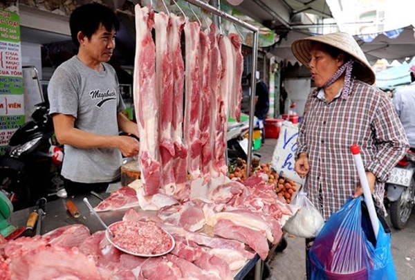 Giá heo hơi hôm tại nhiều tỉnh tiếp tục tăng sát mốc 80.000 đồng/kg, giá thịt lợn tại các chợ dân sinh cũng nhích nhẹ sau Tết Tân Sửu