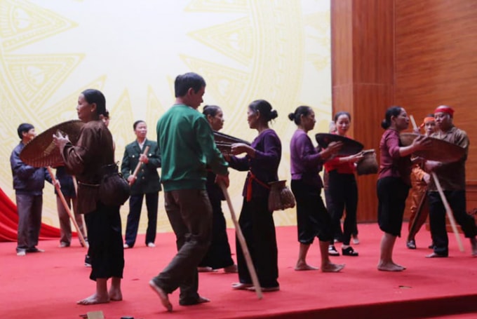 Hò thuốc cá Minh Hóa, huyện Minh Hóa (thuộc loại hình nghệ thuật trình diễn dân gian, tri thức dân gian). Ảnh: A.T