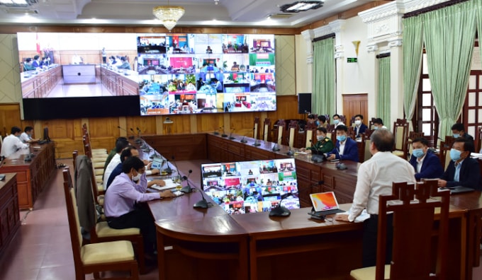 Cuộc họp được kết nối trực tuyến đến các sở ngành, địa phương và các phường xã.