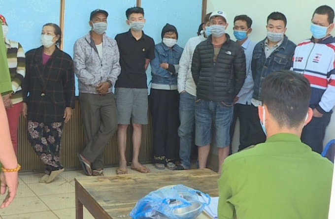 Các con bạc bị bắt giữ.