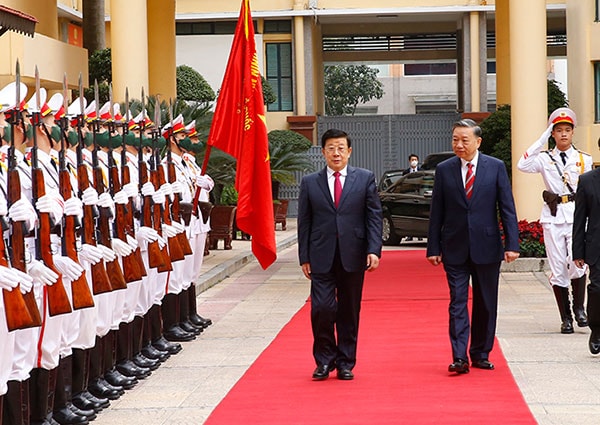 Đại tướng Tô Lâm, Bộ trưởng Bộ Công an Việt Nam cùng Bộ trưởng Bộ Công an Trung Quốc Triệu Khắc Chí.