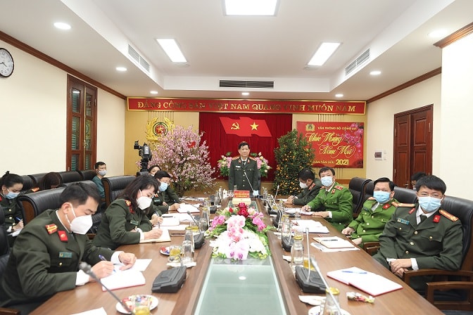 Thượng tướng Nguyễn Văn Sơn, Thứ trưởng Bộ Công an, Trưởng Ban Chỉ đạo phòng, chống dịch bệnh Bộ Công an đã chủ trì cuộc họp.