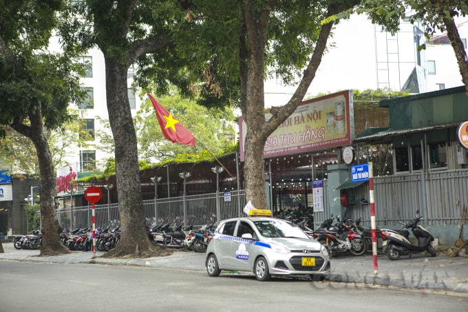 Theo ghi nhận, ngoài những quán bia ý thức chấp hành tốt việc chống dịch trên thì còn 1 số quán bia lơ là trong việc chống dịch.