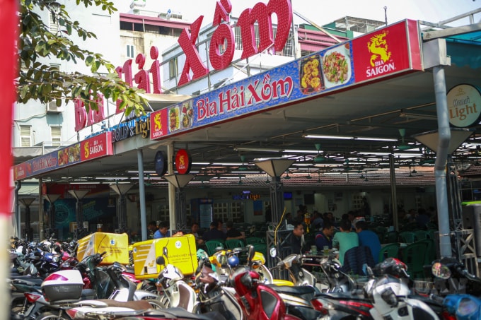 Ghi nhận tại quán bia Hải Xồm nằm trên đường Trần Thái Tông (Cầu Giấy, Hà Nội) vào trưa ngày 20/2.