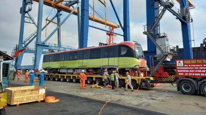 Dự kiến đoàn xe vận chuyển đoàn tàu sẽ khởi hành vào tối nay và sáng 23/2 về đến Depot Nhổn. Ảnh: baogiaothong.vn