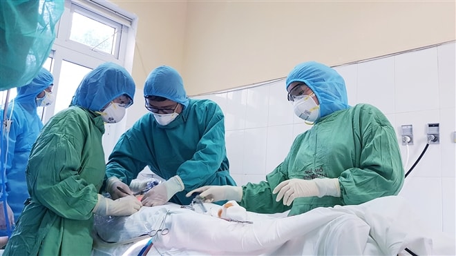 Bác sĩ trong phòng cấp cứu. Ảnh: TL