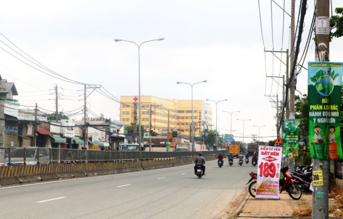 Hệ thống chiếu sáng, đèn tín hiệu, biển báo, mặt đường,… thường xuyên hư hỏng, xuống cấp đã khiến Quốc lộ 1K (qua địa bàn TP.Dĩ An) trở thành