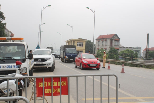Bộ GTVT nghiêm cấm phương tiện dừng đỗ, đón trả hành khách, hàng hóa tại các khu vực cách ly, phong tỏa trên địa bàn tỉnh Hải Dương. Ảnh minh họa