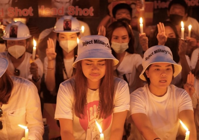 Đài tưởng niệm Mya Thwate Thwate Khaing trước đại sứ quán Hoa Kỳ ở Yangon - Ảnh: Nyein Chan Naing / EPA