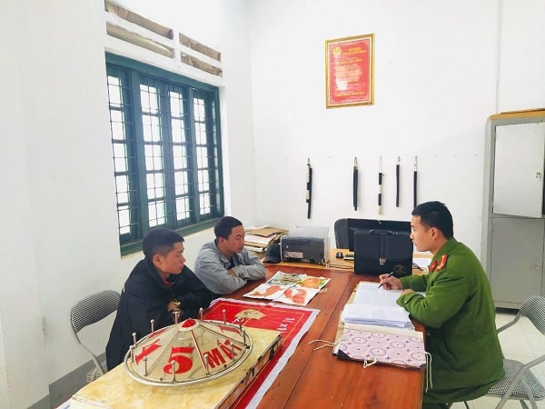 2 đối tượng tổ chức vui chơi có thưởng trái phép bị xử phạt hành chính 7,5 triệu đồng. (Ảnh công an tỉnh Lào Cai)