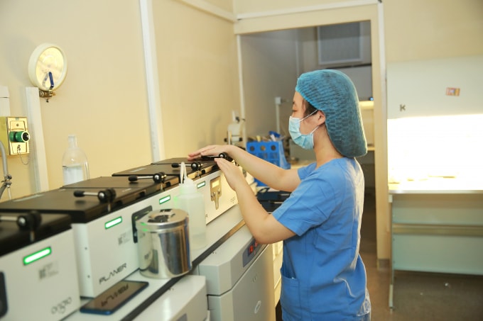 Hệ thống tủ nuôi phôi hiện đại tại Labo IVF Bưu điện.
