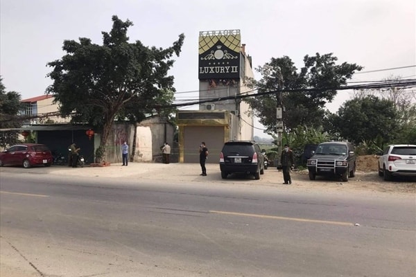 Khu vực quán karaoke Luxury II, sáng 22/2