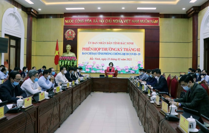 Chủ tịch UBND tỉnh Bắc Ninh Nguyễn Hương Giang phát biểu tại cuộc họp.
