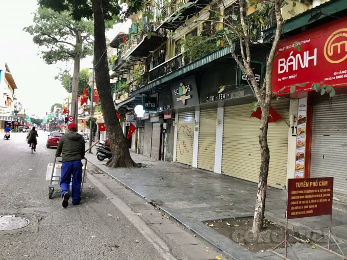 Từ 0h ngày 16/2, Thành phố Hà Nội tạm dừng hoạt động đối với các quán ăn, uống đường phố, trà đá vỉa hè và quán cà phê