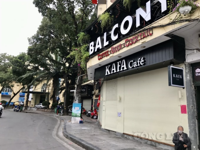Nhiều chủ cửa hàng kinh doanh cà phê lo lắng trước nguy cơ phải đóng cửa hoàn toàn do không có nguồn thu nhưng tiền mặt bằng, các chi phí khác,...vẫn phải đóng hàng tháng