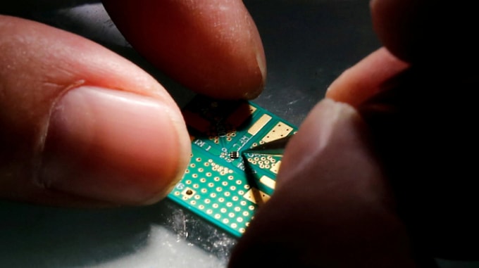 Vấn đề về chuỗi cung ứng công nghệ càng trở nên cấp thiết với sự thiếu hụt chip trong năm nay đã gây ảnh hưởng đặc biệt nghiêm trọng đến các nhà sản xuất ô tô. © Reuters