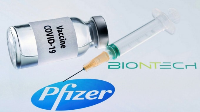 Các công ty sản xuất vắc xin hợp tác cùng nhau để đẩy nhanh quá trình tiêm chủng. Ảnh: Pfizer