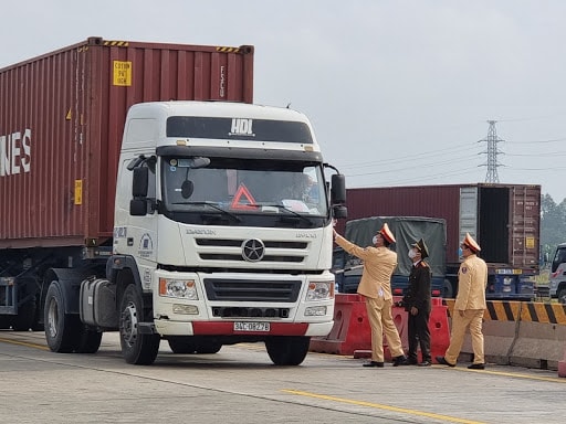 Xây dựng phương án phân luồng, tháo gỡ khó khăn để phương tiện vận chuyển nông sản của Hải Dương di chuyển thuận lợi qua Hải Phòng. Ảnh minh họa