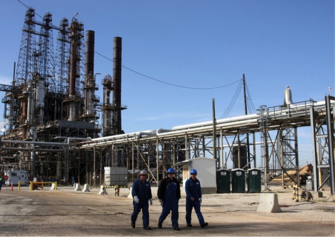 Nhà máy lọc dầu LyondellBasell ở Houston, Texas. Ảnh: Reuters