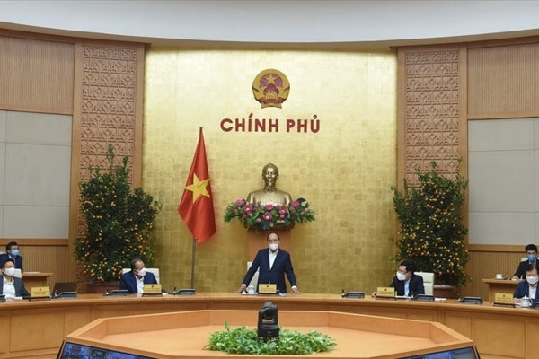 Thủ tướng Nguyễn Xuân Phúc chủ trì họp Thường trực Chính phủ về phòng chống COVID-19, sáng 24/2. Ảnh: VGP