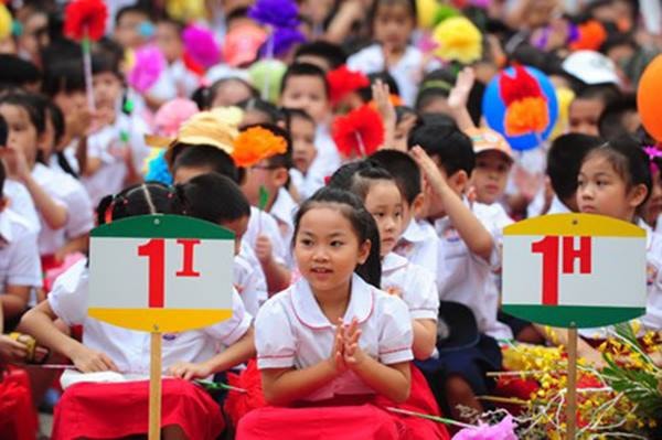 Hà Nội sẽ áp dụng tuyển sinh trực tuyến và trực tiếp đối với bậc mầm non, lớp 1, lớp 6 (ảnh nguồn internet).