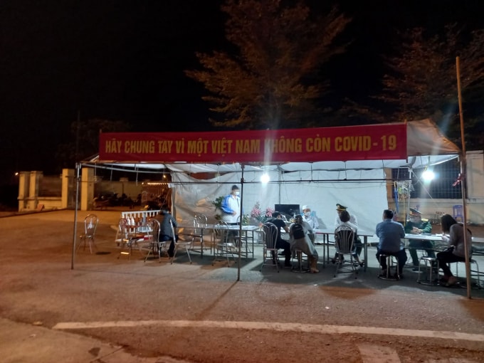 Khai báo y tế tại cửa ngõ Hải Phòng. Ảnh: V.H