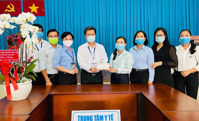 Ban vận động, tiếp nhận và phân phối Quỹ phòng, chống dịch COVID-19 thành phố Hồ Chí Minh hỗ trợ trong phòng chống dịch.