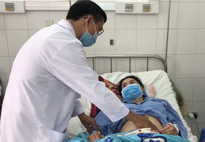 Em T. dần hồi phục sau tai nạn nghiêm trọng. Ảnh: tienphong.vn