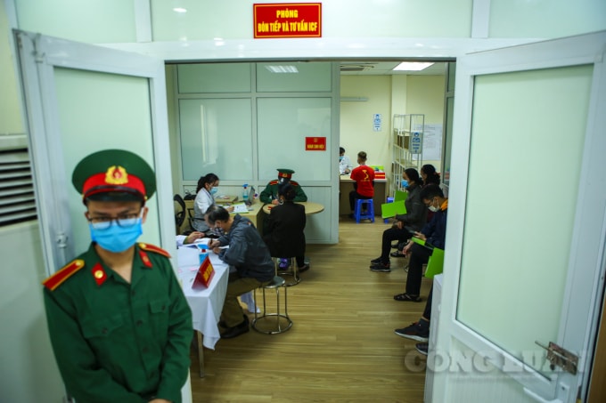 Được biết, 35 người tiêm hôm nay chia làm 4 nhóm, trong đó có 10 người tiêm liều 25mcg, 10 người tiêm liều 50mcg, 10 người tiêm liều 75mg. Số người còn lại được tiêm giả dược.