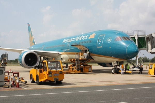 Vietnam Airlines là hãng hàng không đầu tiên khai thác lại đường bay tới Vân Đồn kể từ sau khi bùng phát dịch Covid-19 tại Quảng Ninh