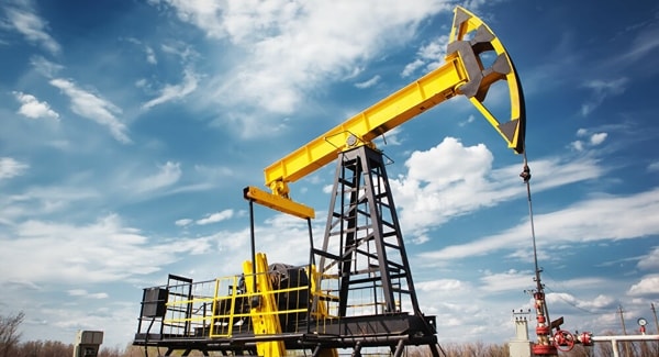 Giá xăng dầu hôm nay 26/2 giảm trở lại nhưng giá dầu thô Mỹ vẫn neo ở mức cao