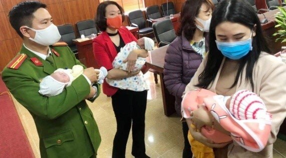 Cục Cảnh sát hình sự (Bộ Công an) đã tổ chức bàn giao trẻ sơ sinh vừa được giải cứu khỏi đường dây buôn bán trẻ sơ sinh sang Trung Quốc.