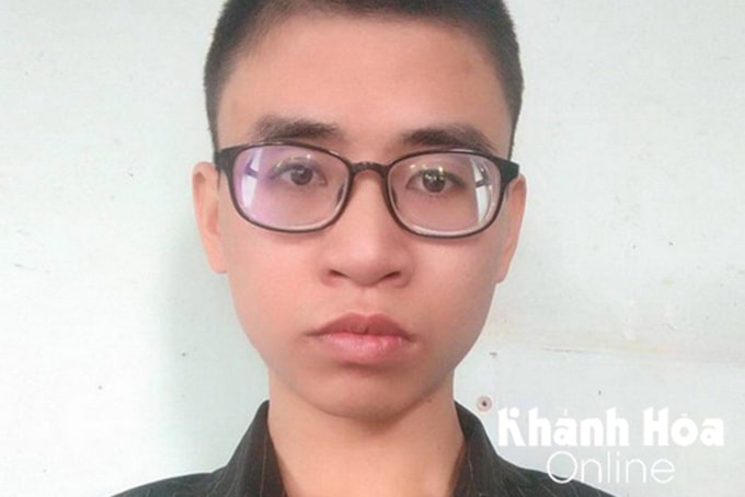 Đối tượng tên Trần Quốc Dũng tại cơ quan điều tra. (Ảnh Báo KH)