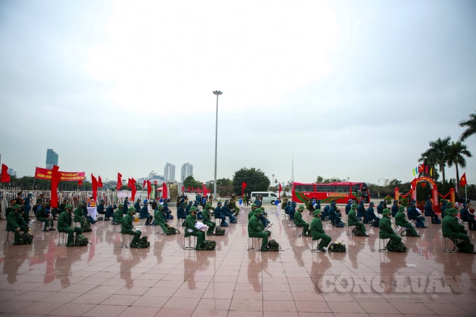Có mặt tại lễ giao nhận quân năm 2021, là các thanh niên ưu tú của 10 phường đã sẵn sàng nhập ngũ tòng quân làm tròn nghĩa vụ quân sự của công dân.