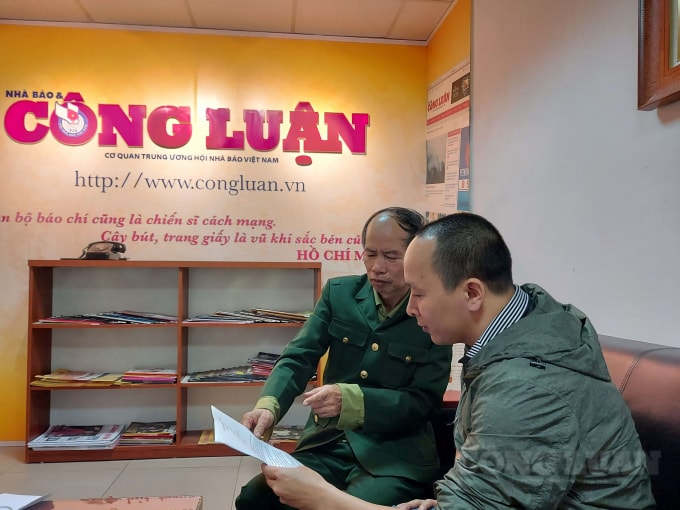 Ông Nguyễn Ngọc Lợi trao đổi với phóng viên báo Nhà báo và Công luận
