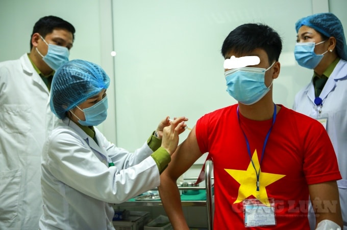 Chủ trương hiện nay sẽ đẩy mạnh sản xuất vắc xin COVID -19 trong nước để chủ động việc cung ứng phòng chống dịch (ảnh Quang Hùng).