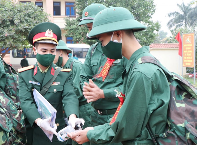 Để đảm bảo an toàn, tại lễ giao nhận quân đã thực hiện đầy đủ công tác phòng chống dịch bệnh COVID-19.