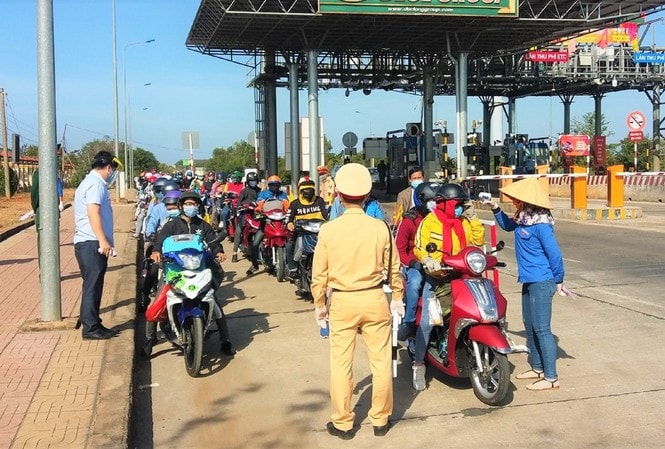 Chốt kiểm soát phòng chống dịch tại xã Đắk Ru. Ảnh: tienphong.vn