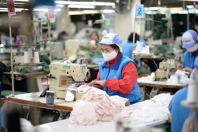 Sản xuất tại Công ty Dệt kim Đông Xuân. Ảnh: Anh Minh