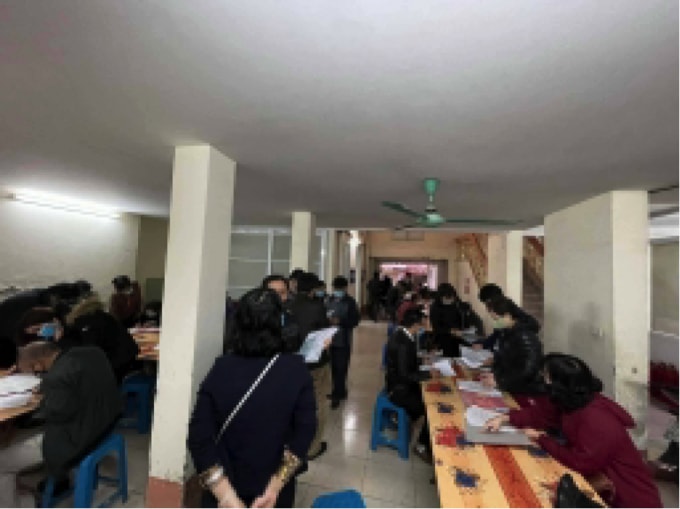 Người dân Hà Nội thanh toán tiền sử dụng đất trong 2 ngày cuối tuần.