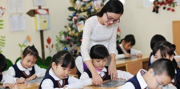 Giáo viên tiểu học sẽ được xếp lương theo 3 hạng