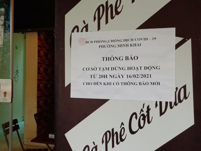 Một quán cà phê ở quận Hồng Bàng, Hải Phòng dán thông báo dừng hoạt động theo yêu cầu chống dịch Covid-19 của Thành phố. Ảnh: V.H