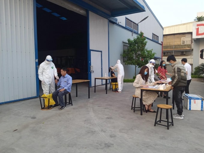 Hơn thế nữa, tập thể cán bộ, nhân viên, công nhân của Công ty này còn được lấy mẫu xét nghiệm Covid-19.