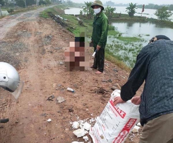 Người đàn ông tên Trương Văn Luận và vật dụng dùng để vượt sông. Ảnh: nld.vn