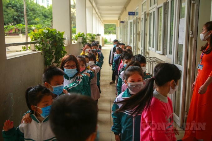 Đúng 7h45' các lớp bắt đầu vào học như bình thường.
