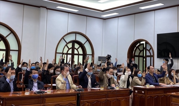100% cử tri biểu quyết đồng ý giới thiệu ông Trần Thanh Mẫn và Hầu A Lềnh ứng cử đại biểu Quốc hội khóa XV.
